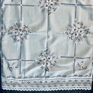 D2 Handmade Embroidered Beige Floral Square table Cloth